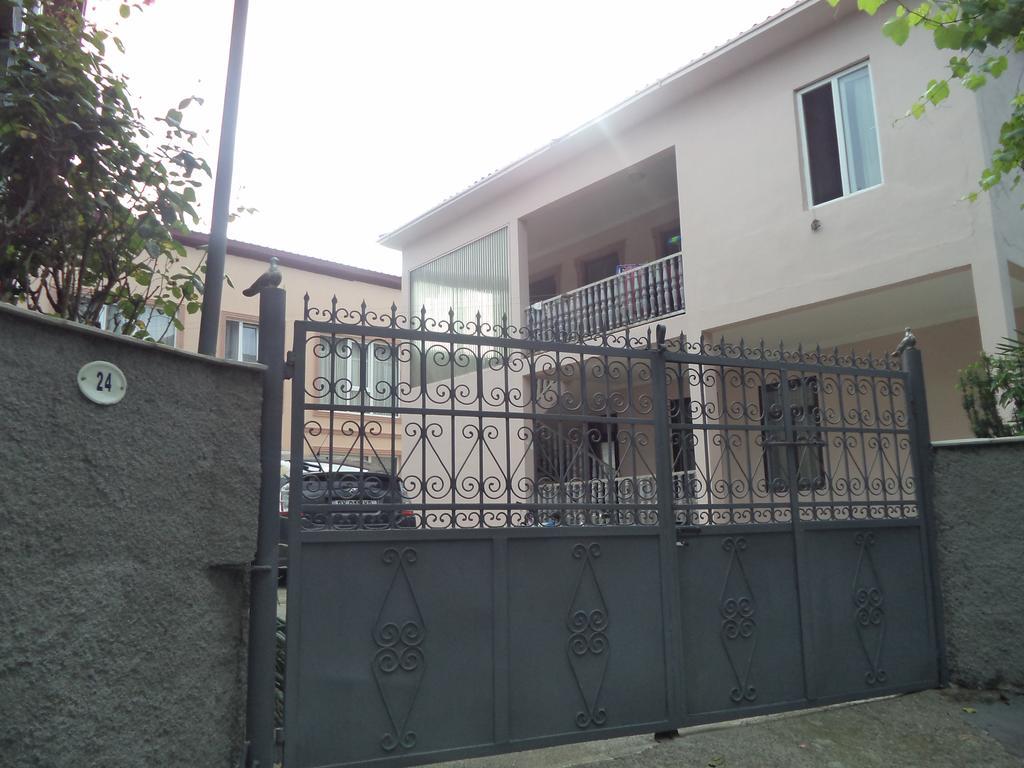 Maiko'S House Hotel Batumi Luaran gambar